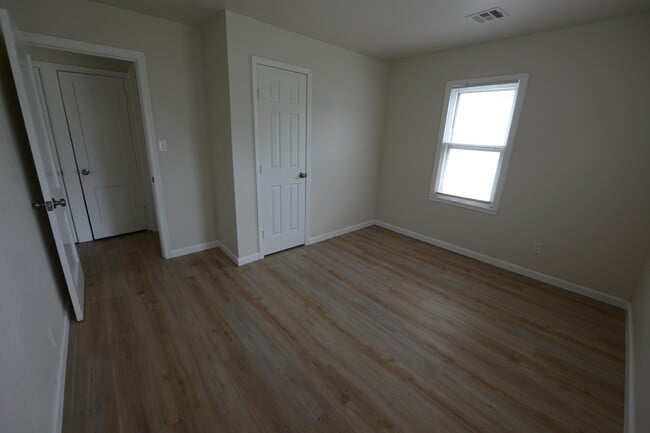 Building Photo - 111 W Haddock St