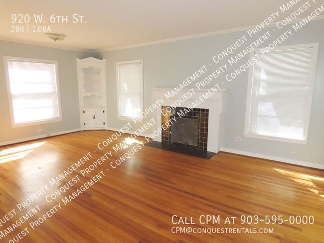 Building Photo - 920 W 6th St