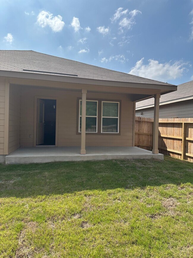 Building Photo - 21150 Boulder Flts