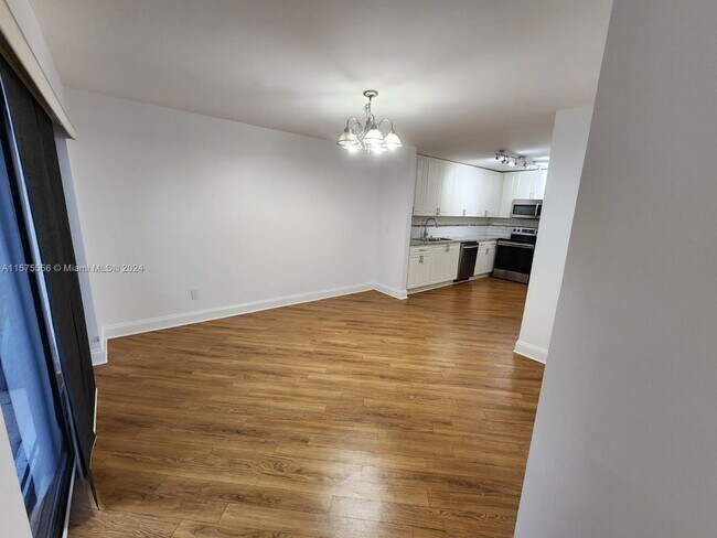 Building Photo - 1701 Bayberry Dr