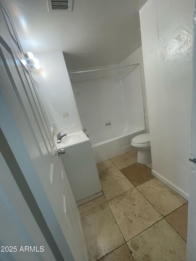 Building Photo - 2698 N 43rd Ave