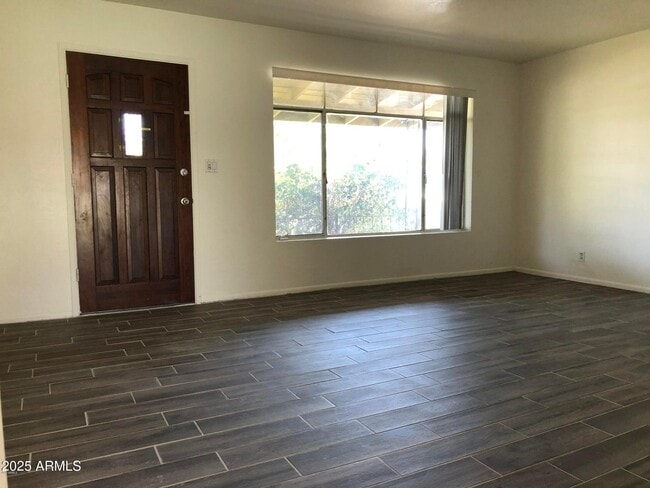 Building Photo - 718 E Granada Dr