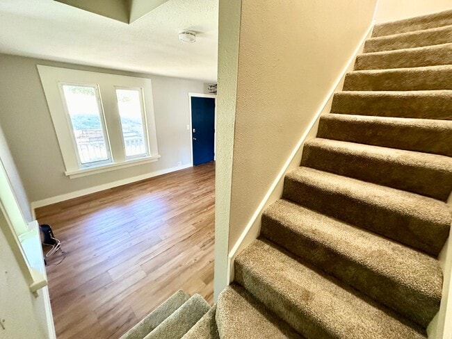 Building Photo - Charming Two-Story Home on Dead-End Road