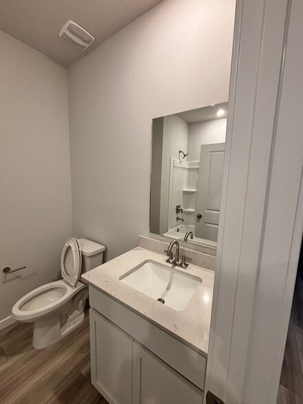 Building Photo - 14852 Macadamia Ln