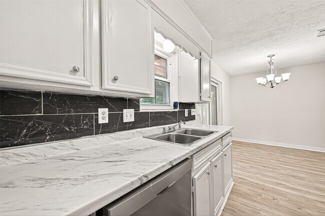 Building Photo - 4123 Cedar Gardens Dr