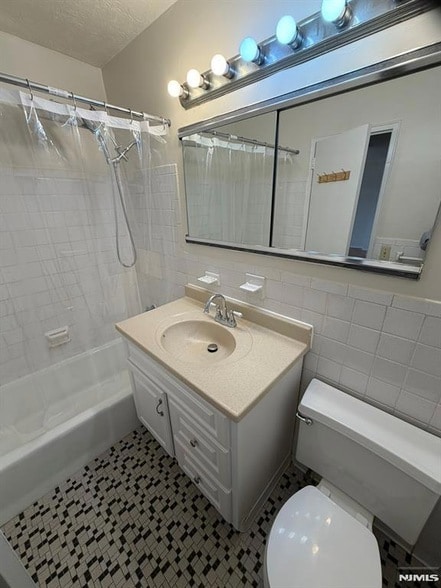 Building Photo - 39 E 39th St