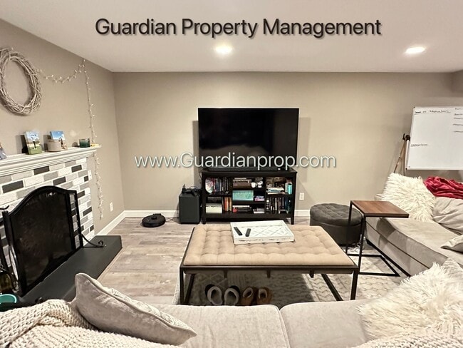 Building Photo - 3050 Glenden Terrace