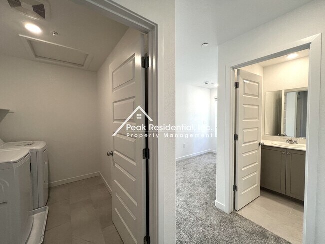 Building Photo - Brand New 4bd/2.5a Elk Grove Home-Must See!