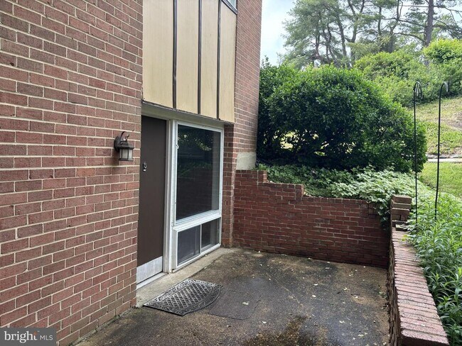 Building Photo - 10025 Fair Wds Dr