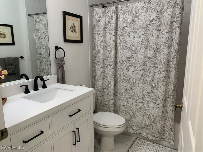 Building Photo - 230 Robin Hood Cir