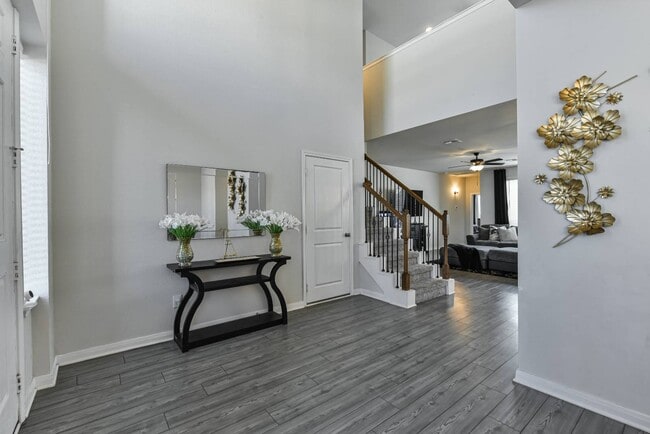 Building Photo - 6306 Golden Gate Dr