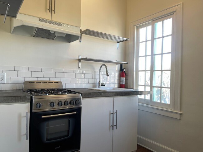 Building Photo - KENWOOD