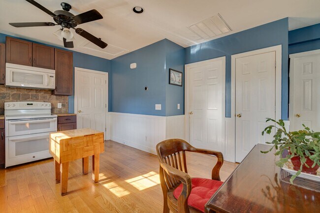 Building Photo - Charming 2 Bedroom 2 Bath Home In The Heart Of Downtown Mebane With Massive Fenced In Yard!!