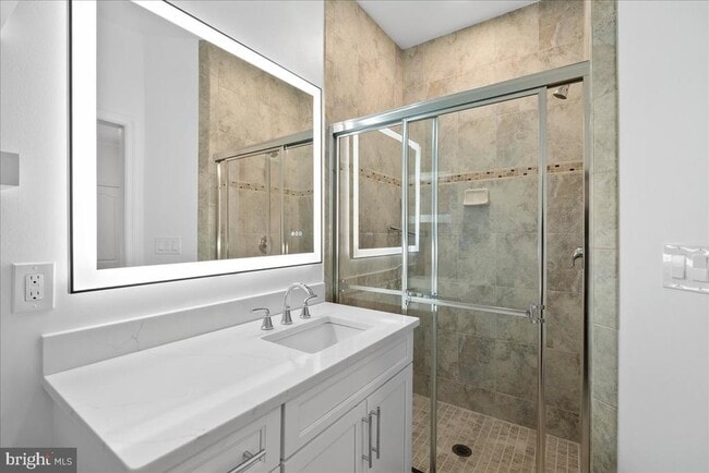 Building Photo - 702 Sentry Square