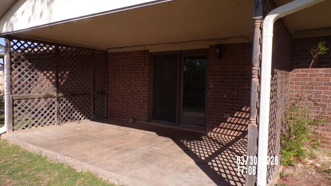 Building Photo - Great home close to Shopping, Hospital, Ft SIll