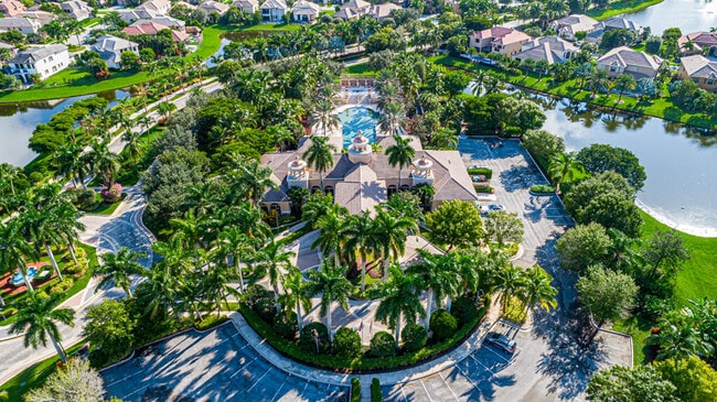 Building Photo - 10513 Versailles Blvd