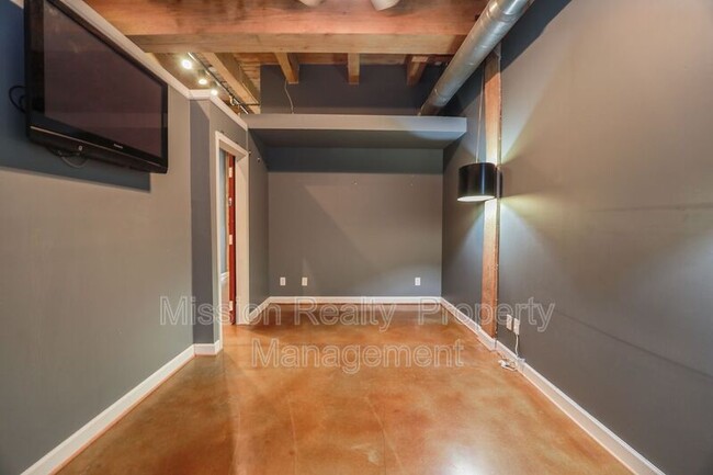 Building Photo - 815 Porter St