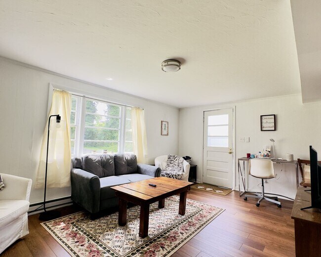 Building Photo - 104 Stratford Ct