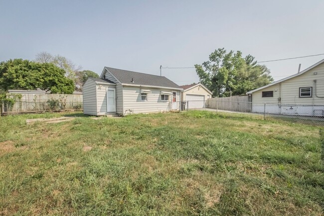 Building Photo - Affordable 1 Bedroom House