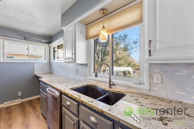 Building Photo - Inviting 3-Bedroom Home with Updated Kitchen & Fenced Backyard – Derby, KS