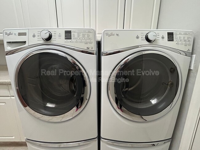 Building Photo - 774 E Maria Ln