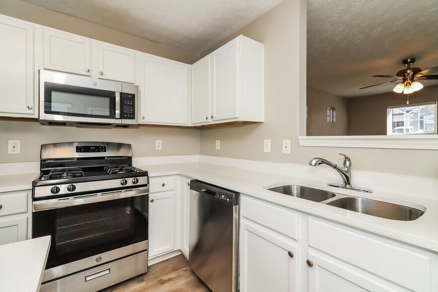 Building Photo - 248 Silver Ridge Dr