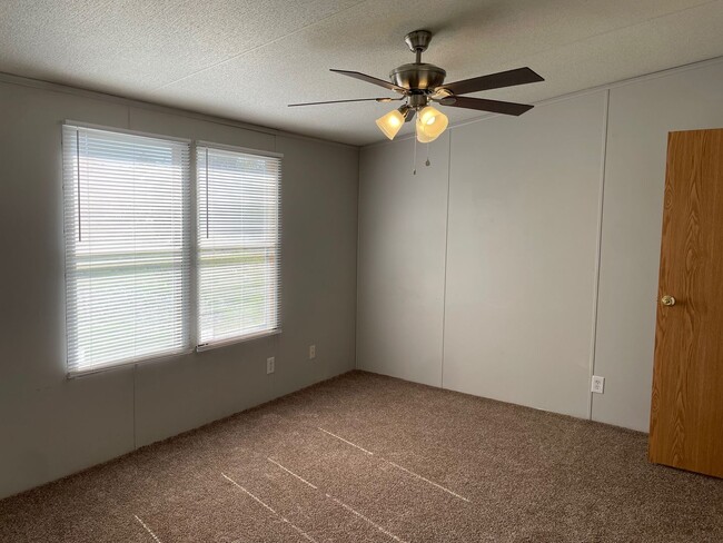 Building Photo - 3 BED, 2 BATH MOBILE HOME