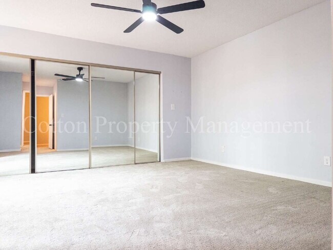 Building Photo - 2030 Albert Cir
