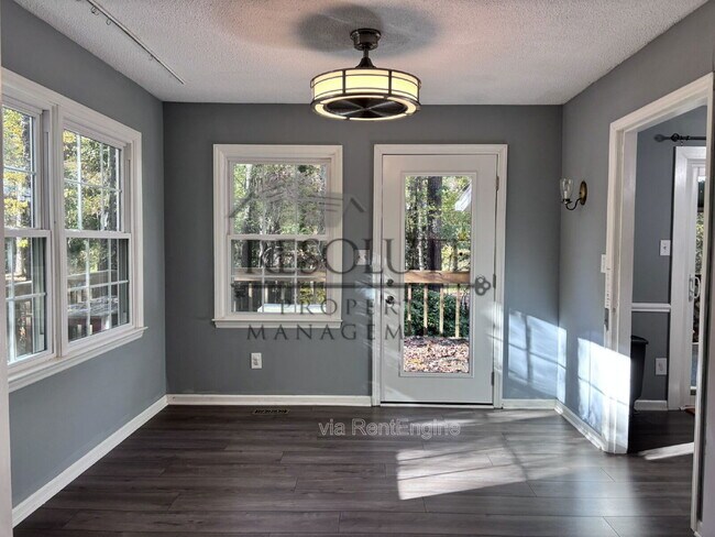 Building Photo - 1200 Brucemont Dr