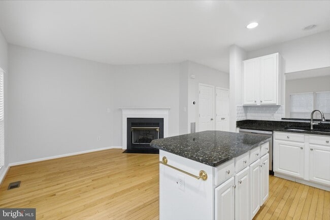 Building Photo - 45570 Trestle Terrace