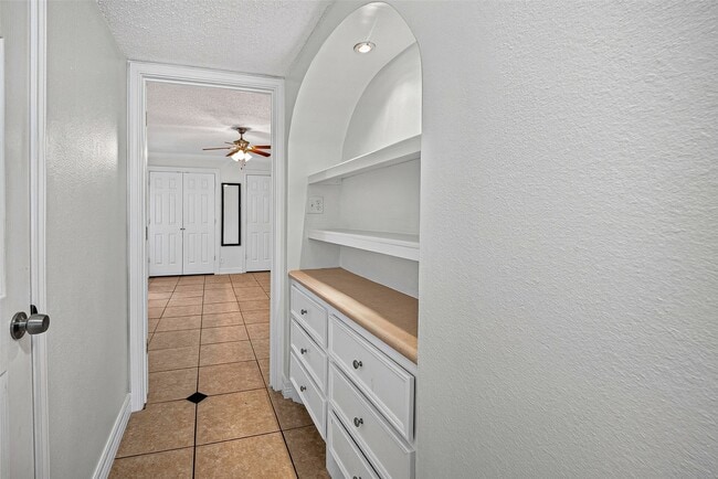 Building Photo - 1220 Shadowdale Dr