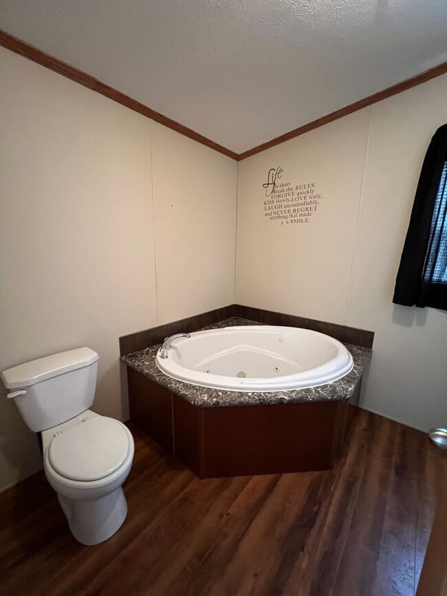 Building Photo - 3 Bed / 2 Bath Fully Fenced Yard in North ...