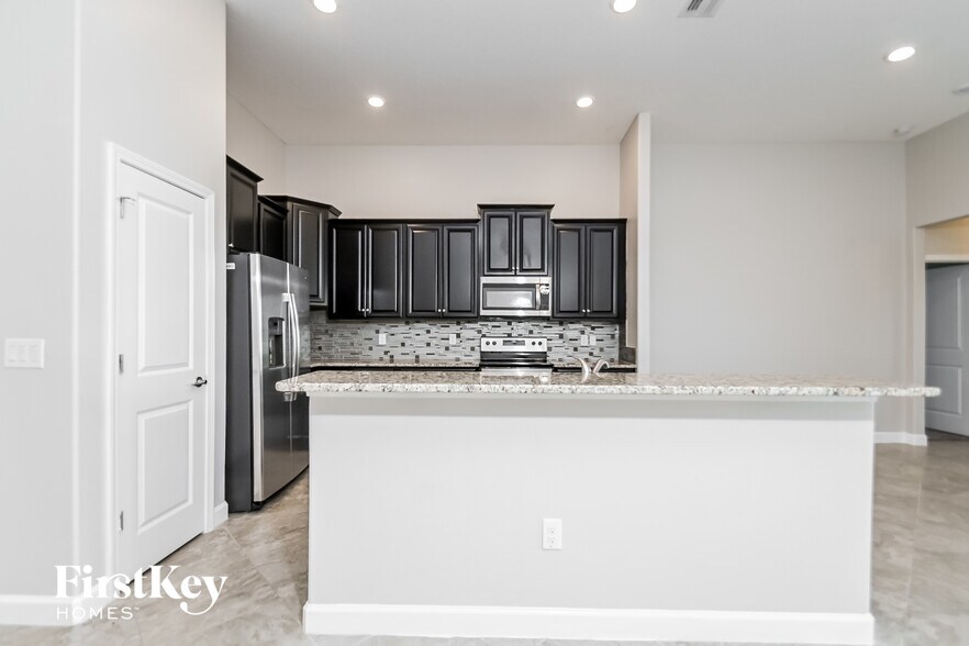 Building Photo - 12016 Cinnamon Fern Dr