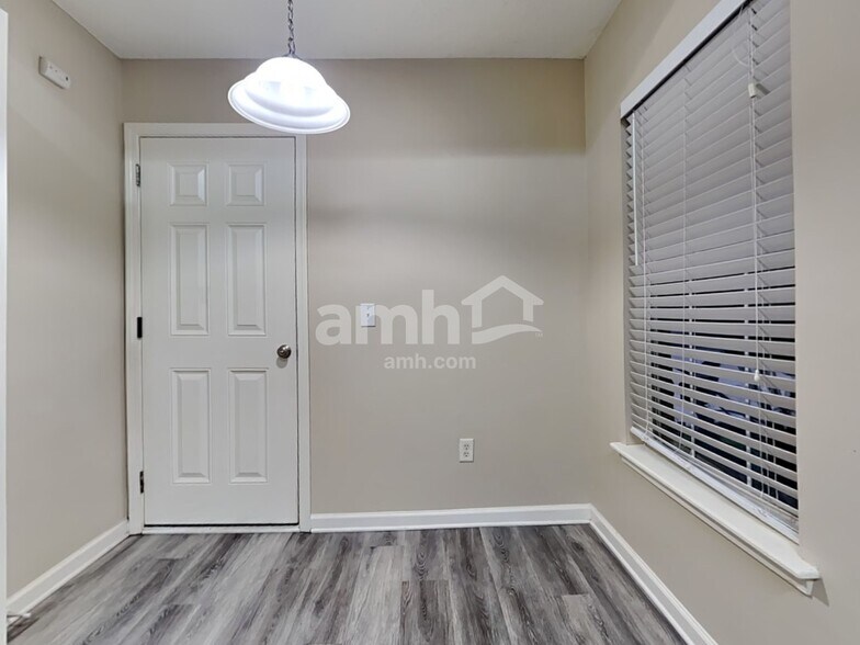 Building Photo - 861110 Worthington Dr