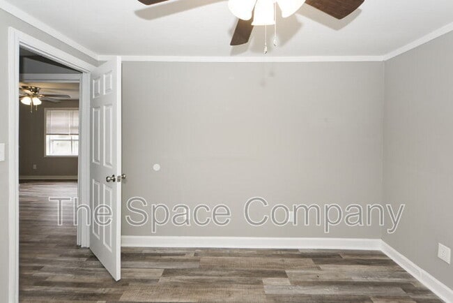 Building Photo - 209 Testament Ln