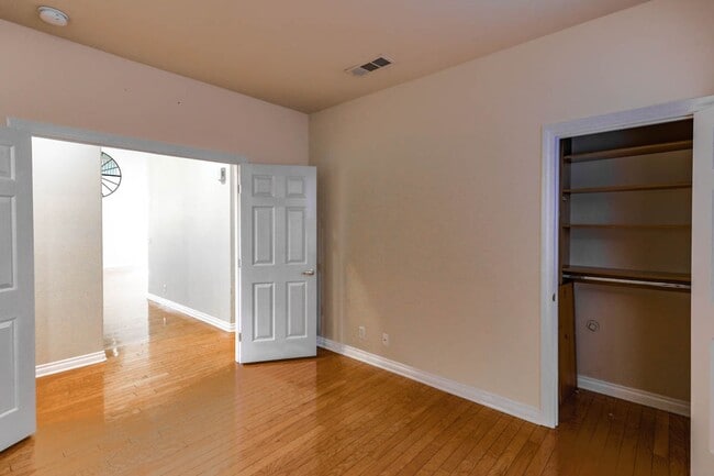Building Photo - 4 Bedroom, Queens Ridge Guard Gated Commun...