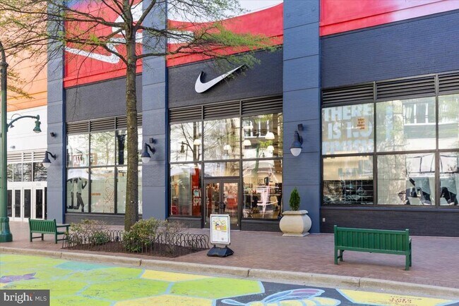 Building Photo - 7923 Eastern Ave NW