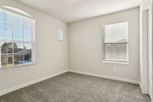 Building Photo - 14230 Rolling Pastures Dr