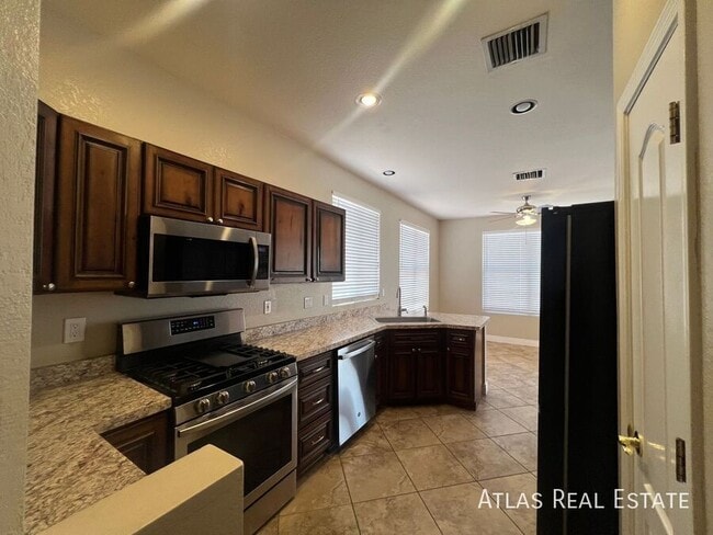 Building Photo - 9991 N High Meadow Trail