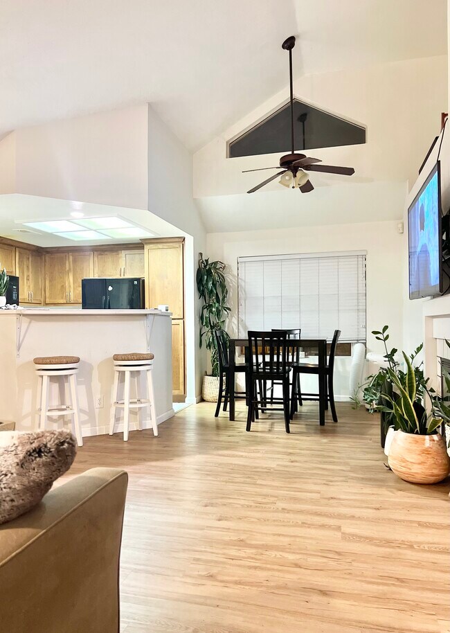 Building Photo - 207 Compass Point Ct