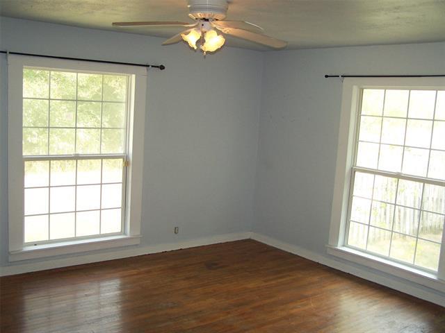 Building Photo - 802 N Powell Pkwy