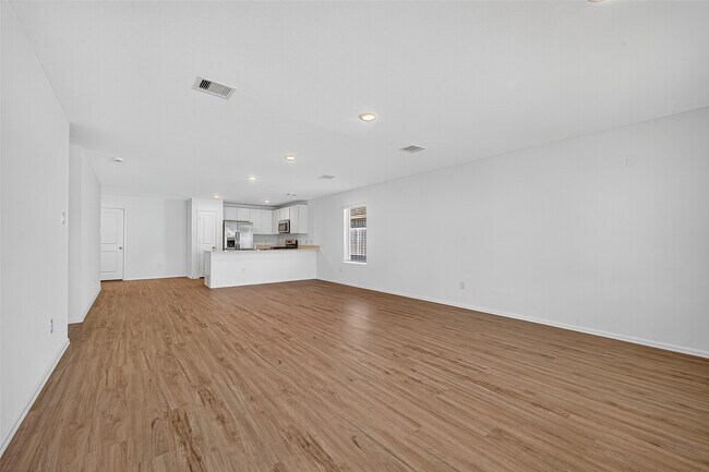 Building Photo - 27130 Breakaway Ln