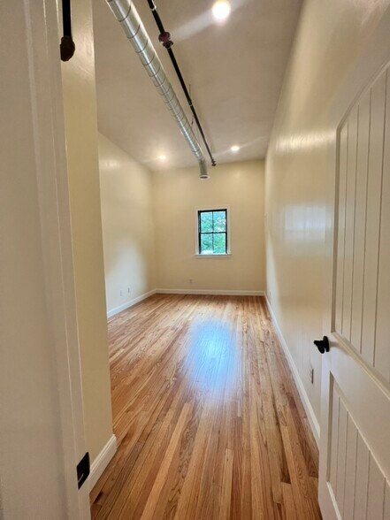 Building Photo - 352 Manchaug Rd