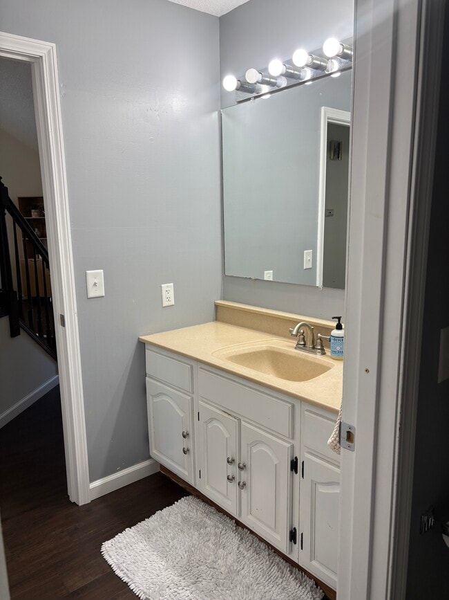 Building Photo - 713 Bent Tree Dr