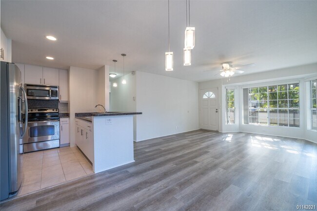 Building Photo - Available April 1st!  2 bedroom 2 bath ground floor unit at Crosspointe