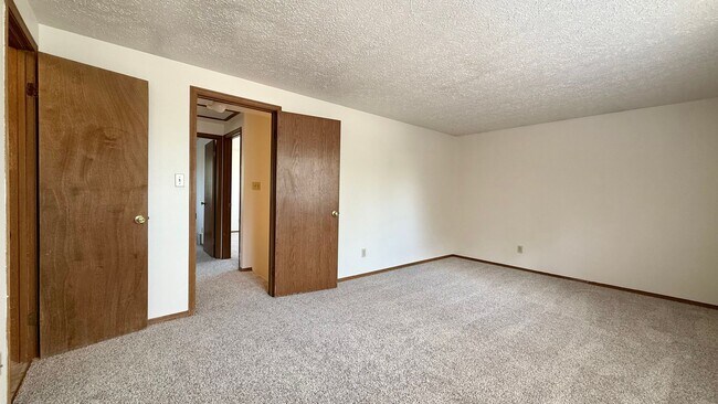 Building Photo - Move in Ready home on Piros