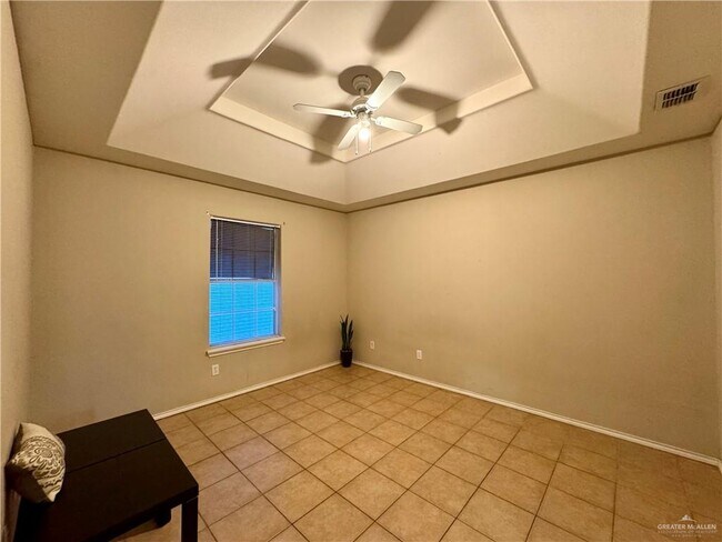 Building Photo - 29 S Dahlia St