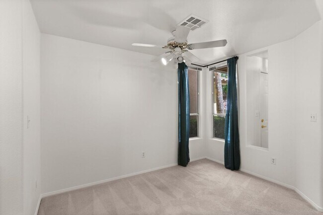 Building Photo - Beautiful 2 Bed 2 Bath ground floor condo in Guard Gated Green Valley Community. 1 Car garage!