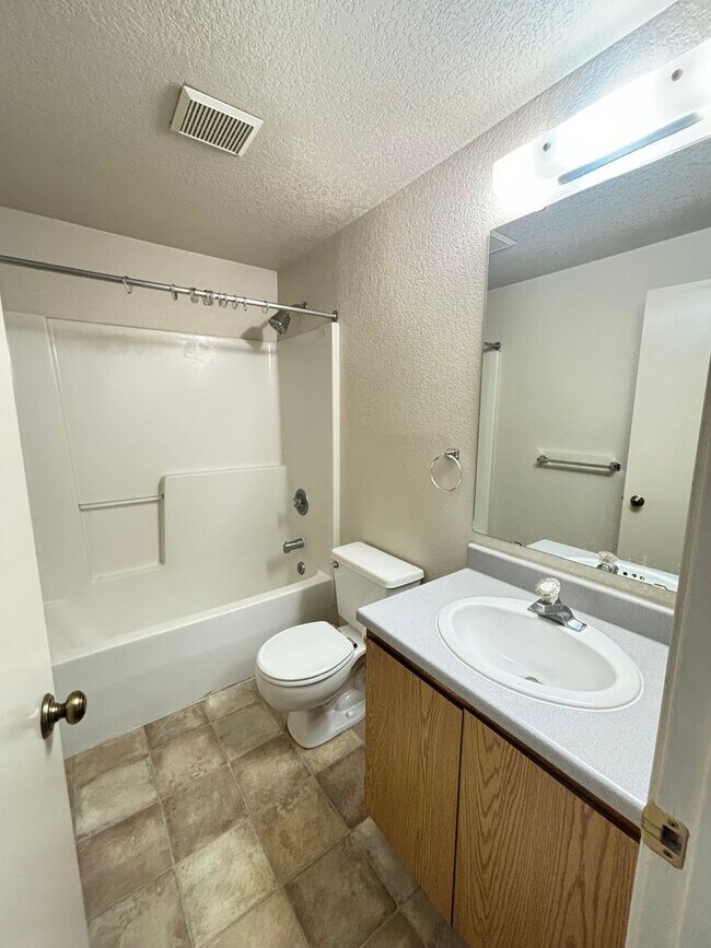 Building Photo - Grant Creek Condo