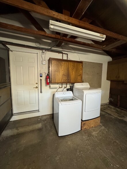 Building Photo - 1543 Willowbrook Dr